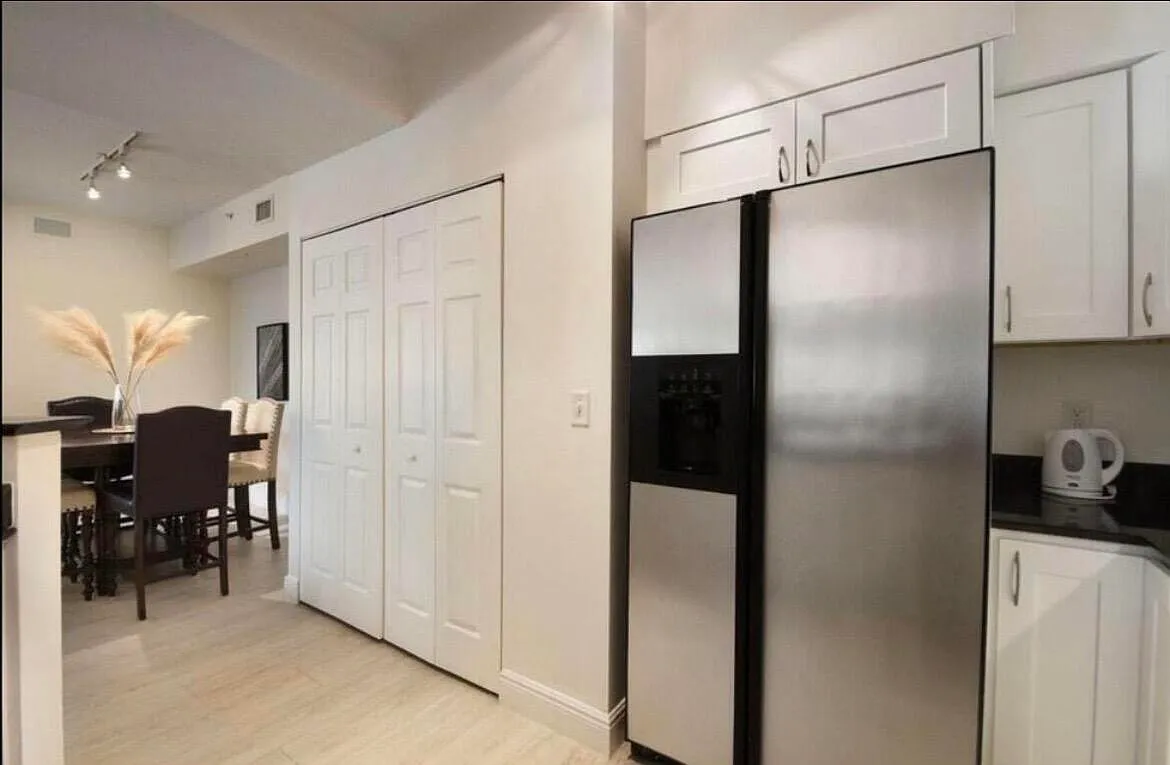 2 bed, 2.0 bath, 1350 sqft, $3,000 — Photo 2