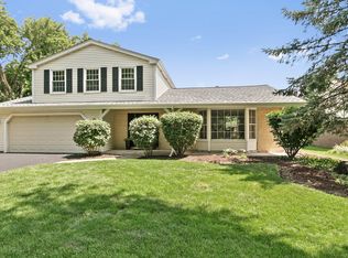 1554 Chickasaw Dr, Naperville, IL 60563