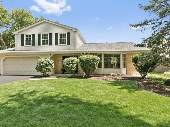 1554 Chickasaw Dr, Naperville, IL 60563