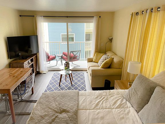 2nd image of 9484 Redmond Woodinville Rd NE APT C201