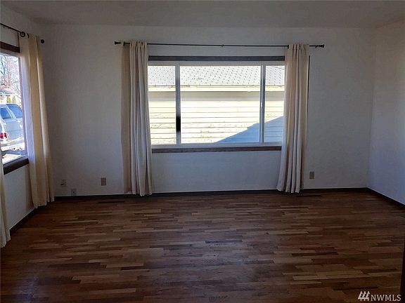 2nd image of 1036 E Larch St