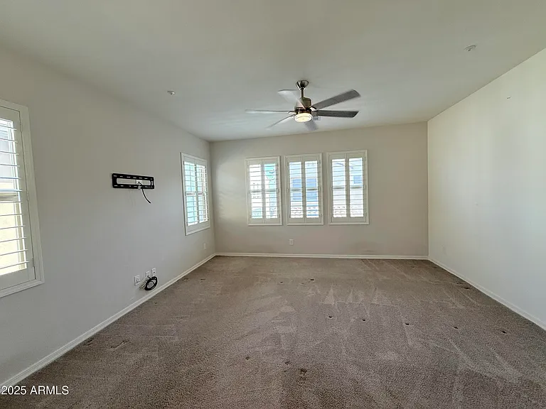 2366 W Gloria Ln — Photo 33