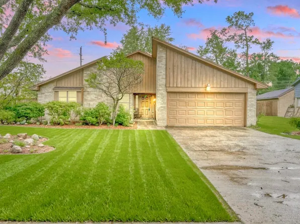 9810 Bayou Woods Dr, Baytown, TX 77521