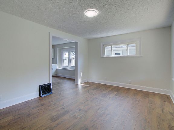 3rd image of 483 Sullivan Ave
