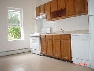 2nd image of 528 Jersey Ave Floor 4