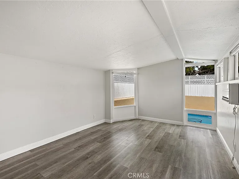 541 Oak St — Photo 28