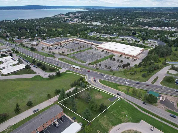 1750 Spring St, Petoskey, MI 49770