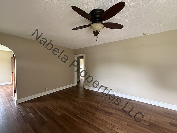 3rd image of 105 Holly Tree Cir