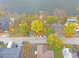 30 E Shore Trl, Stockholm, NJ 07460