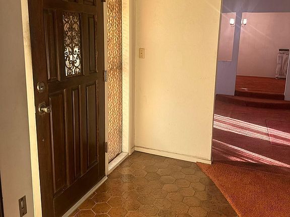 FRONT ENTRY, FOYER
