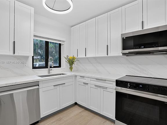 3rd image of 4547 SW 16th St