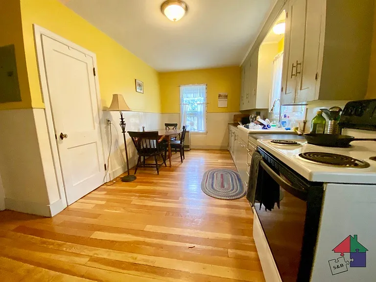 110 Northfield St #4 — Photo 2