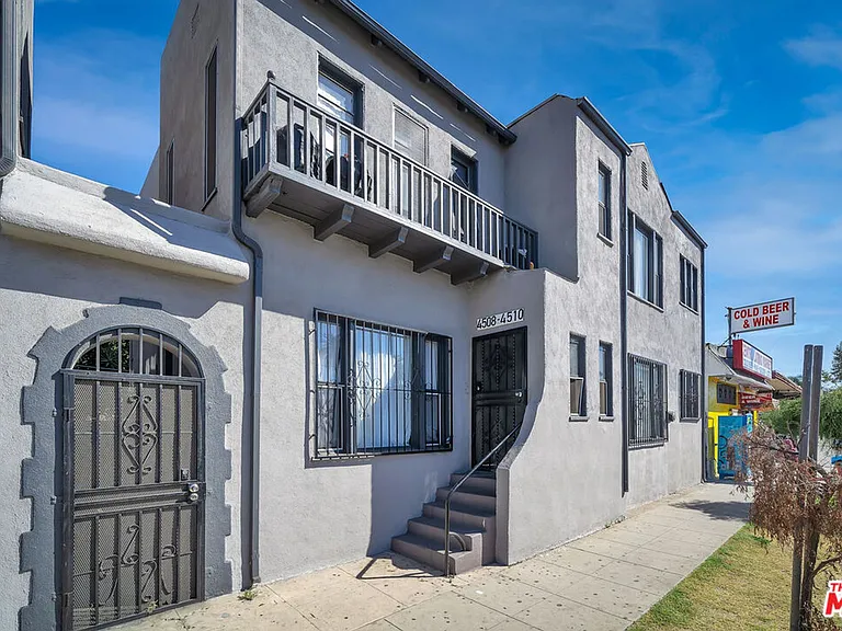 South LA Urban Apartments — Photo 2