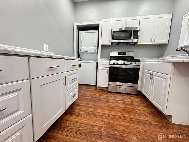 51 Poe Ave #3 — Photo 11