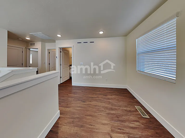 1017 S Moorside Ave — Photo 7