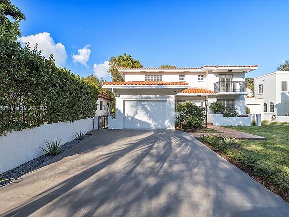 2nd image of 917 Alhambra Cir #917