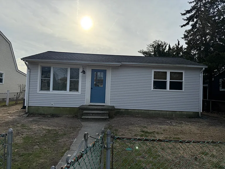 112 Oakdale Ave — Photo 1