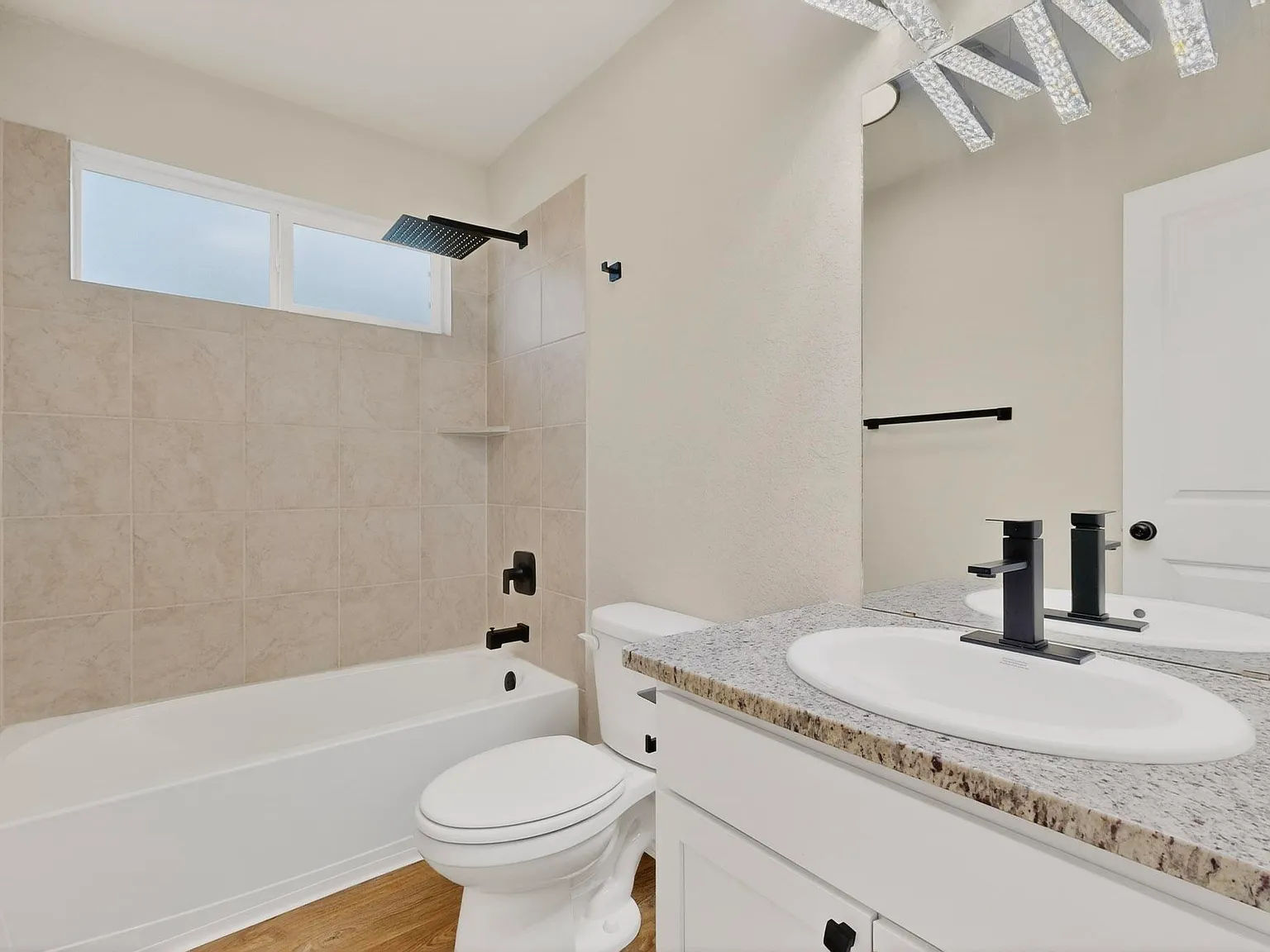 3 bed, 1120 sqft, $1,595 — Photo 4