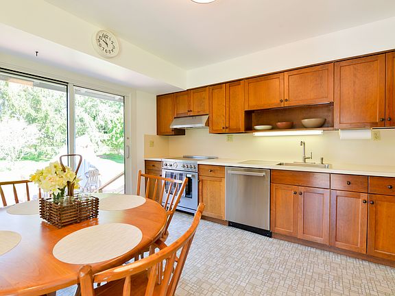 4th image of 21 Muchmore Ln