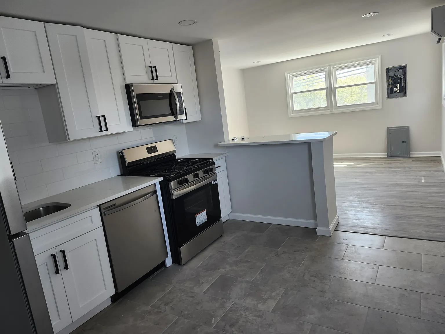 1 bed, $2,050 — Photo 2