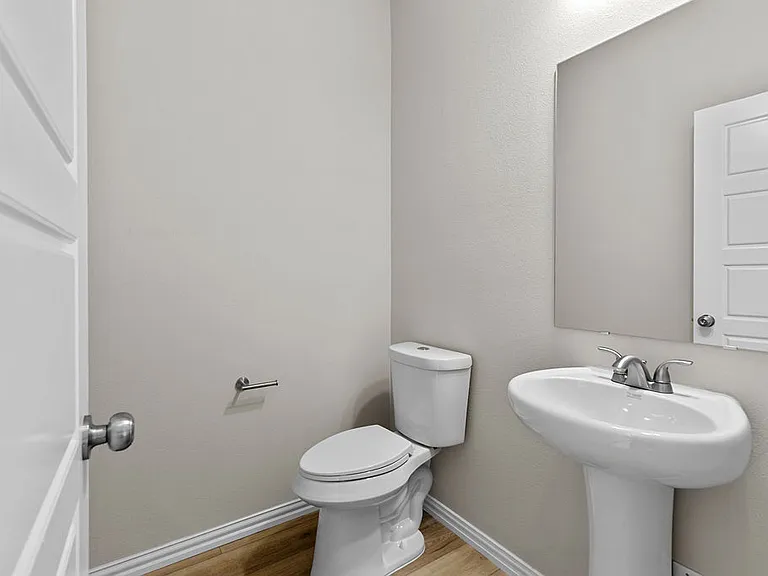 3329 Eastland St — Photo 15