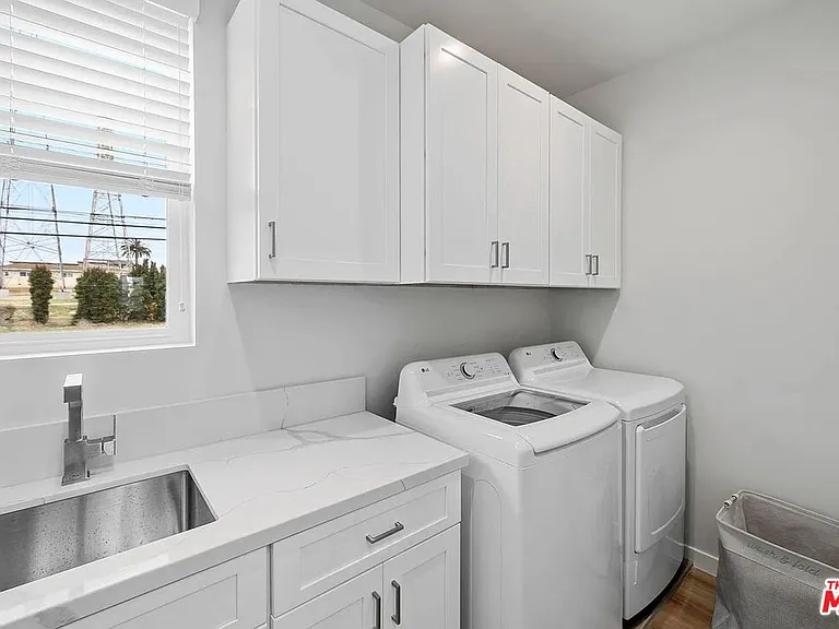 2423 Curtis Ave — Photo 14