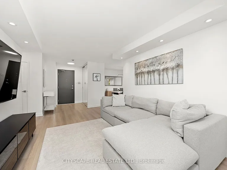 7460 Bathurst St #209 — Photo 9