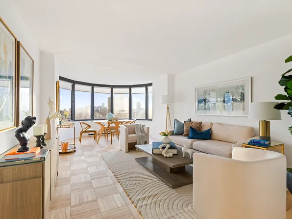 330 East 38th Street 27A image 1 of 6