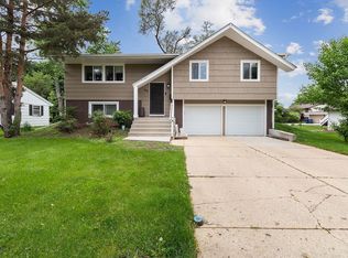 434 S Braintree Dr, Schaumburg, IL 60193