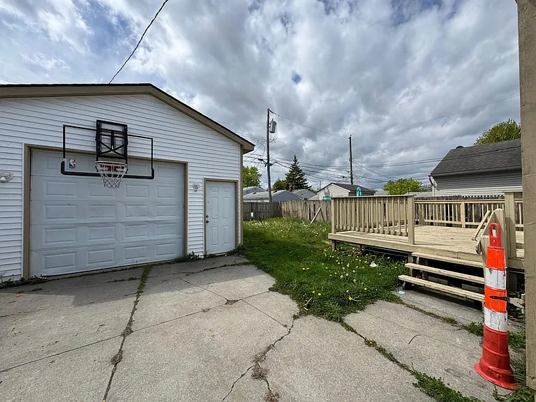 8716 Timken Ave — Photo 17