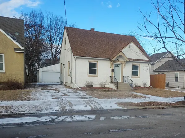 911 12th Ave NE, Rochester, MN 55906