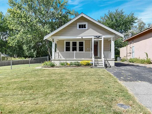 7930 Main St, Kansas City, MO 64114