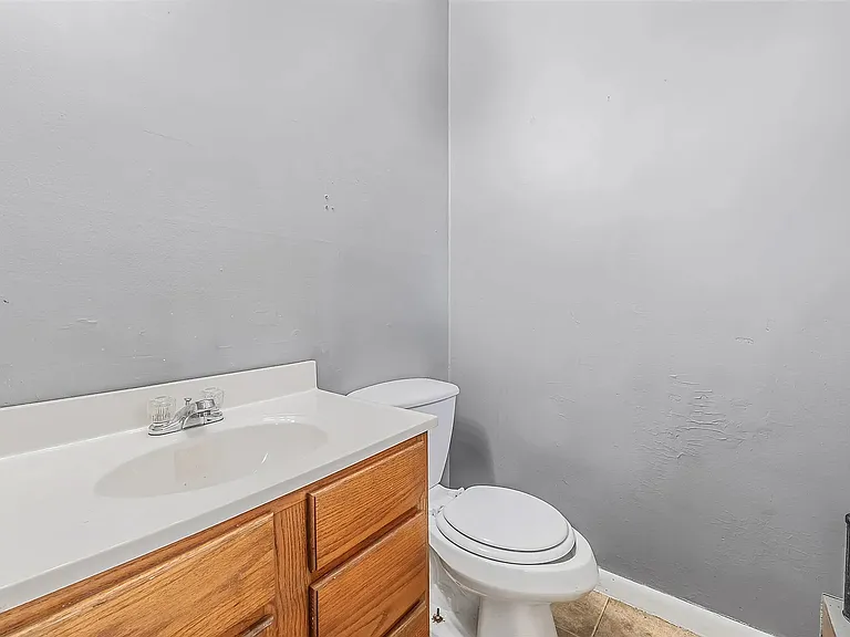 1219 N Parker St — Photo 9