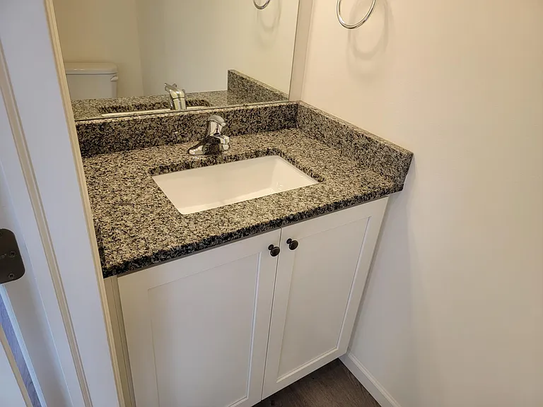 4616 Commerce St — Photo 10