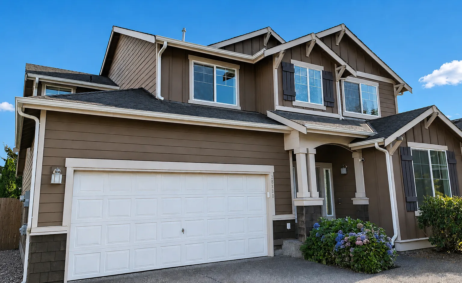 4 bed, 3.5 bath, 2470 sqft, $4,400 — Photo 1