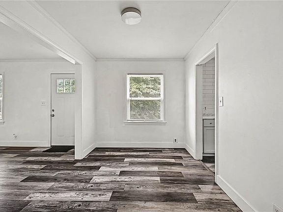 3rd image of 4013 Valley Way