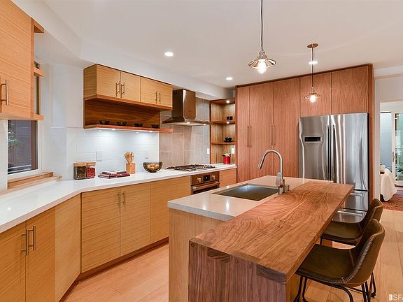 5th image of 148 Saturn St #1