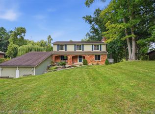 4851 Canyon Oaks Dr, Brighton, MI 48114