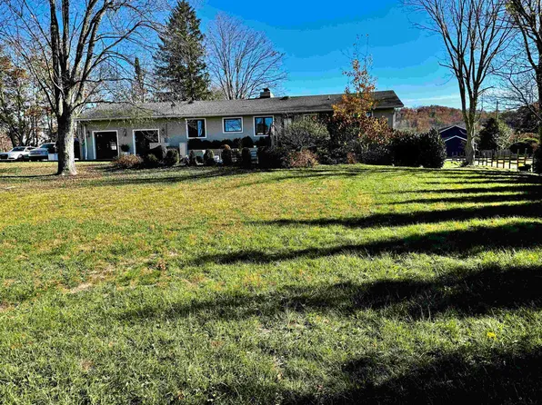 286 Sunnybrook Dr, Hurricane, WV 25526