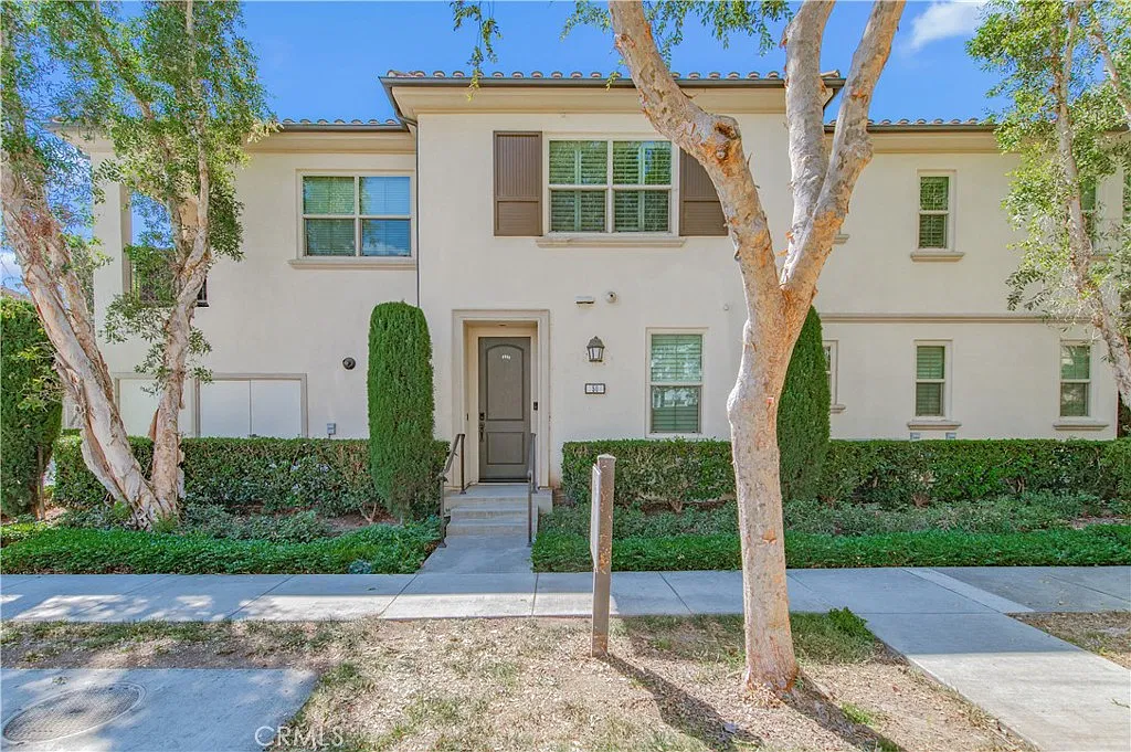 2 bed, 1297 sqft, $4,300 — Photo 1