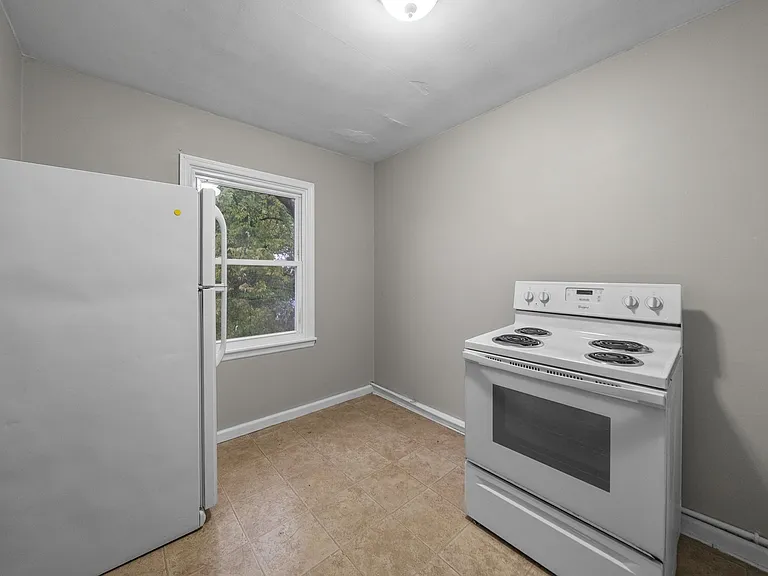 1525 Ferrell St #7 — Photo 9