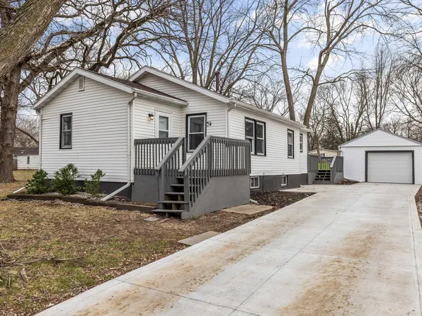 1521 E Glenwood Dr, Des Moines, IA 50320