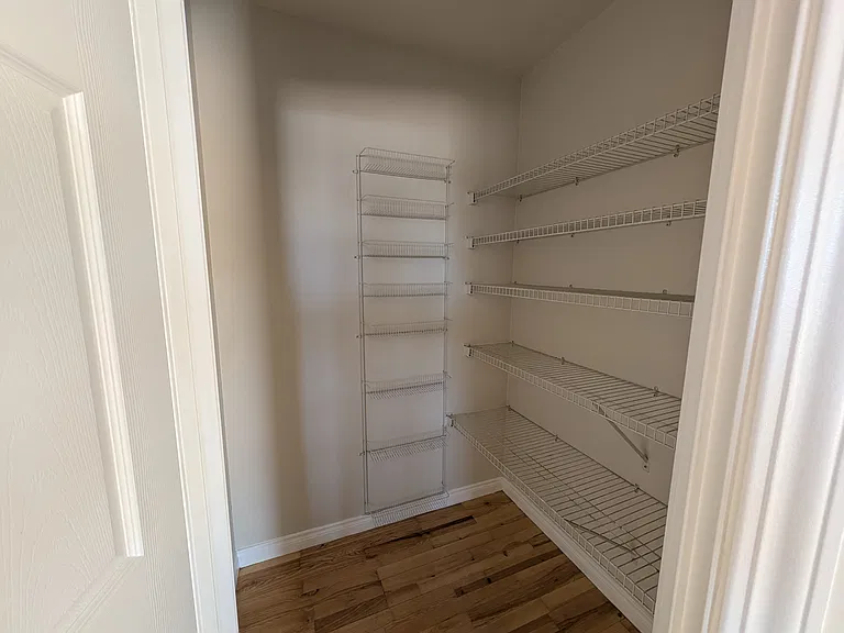 1642 Jeffrey Ave — Photo 2
