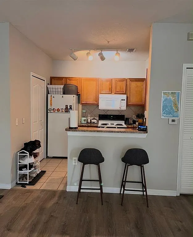 6137 Metrowest Blvd — Photo 3