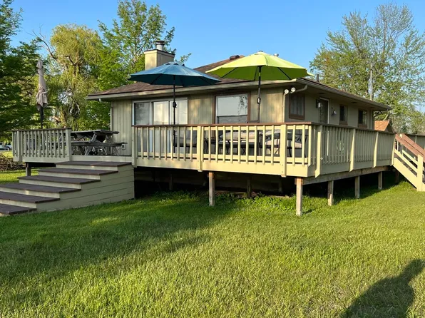 3832 Middle Channel Dr, Harsens Island, MI 48028