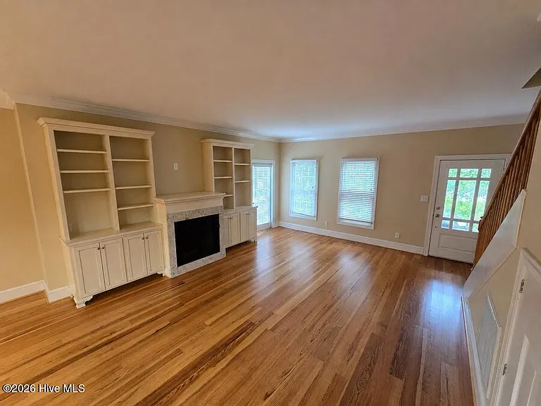 221 Pollock St — Photo 5