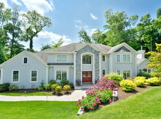 44 Birchwood Dr, Woodcliff Lake, NJ 07677
