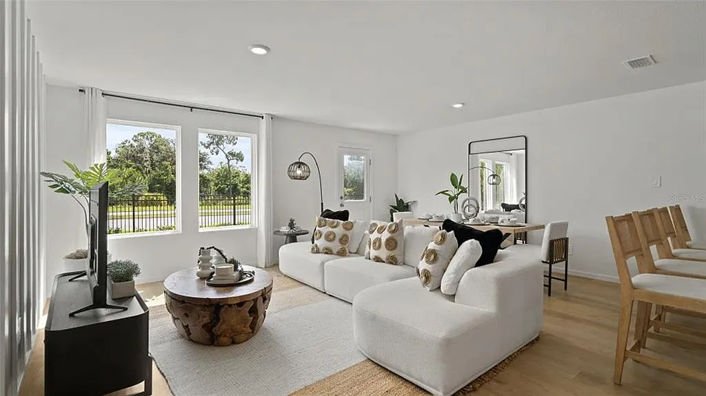 3 bed, 2.5 bath, 1378 sqft, $1,900 — Photo 1