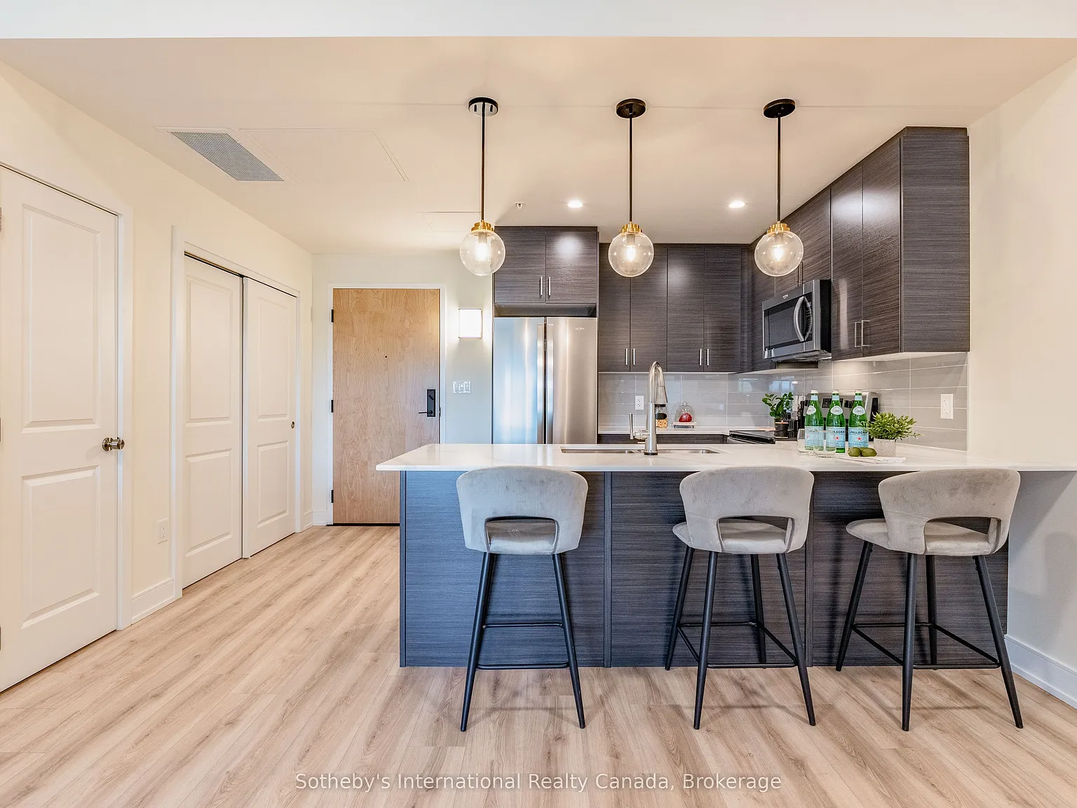 2 bed, $2,450 — Photo 4