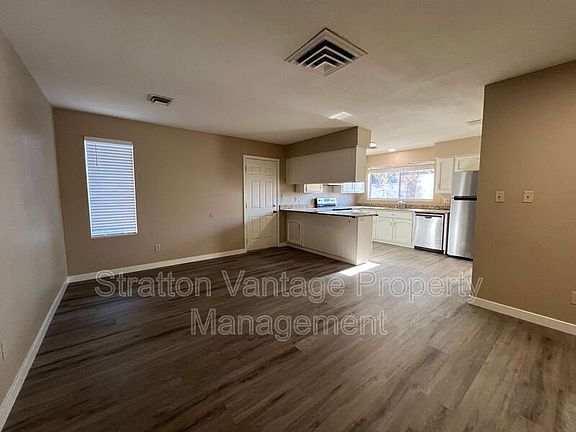 4th image of 1541 E McNair Dr